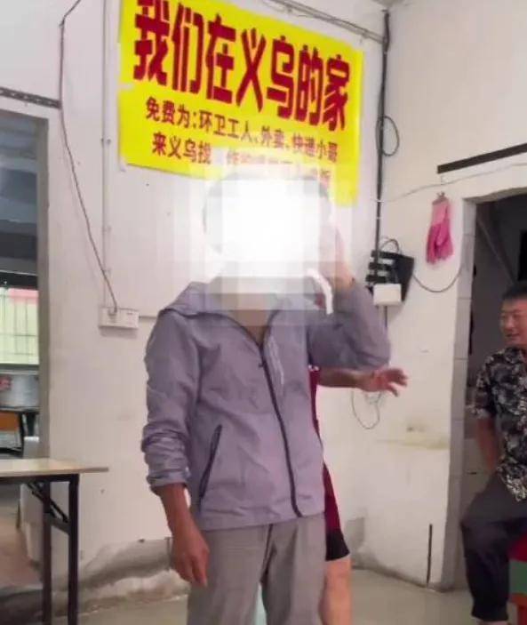 男子在免费餐馆要求提前开饭