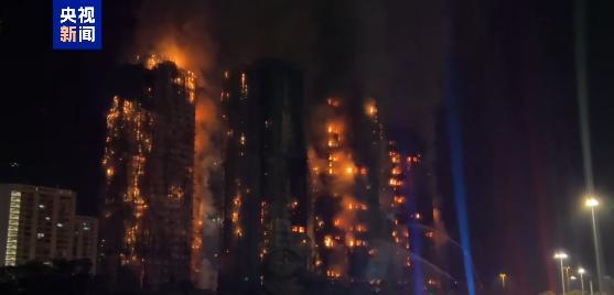 香港火灾有数百居民登记家属失联 火势猛烈伤亡惨重