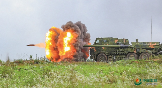 陆军某旅火力分队组织实弹射击考核