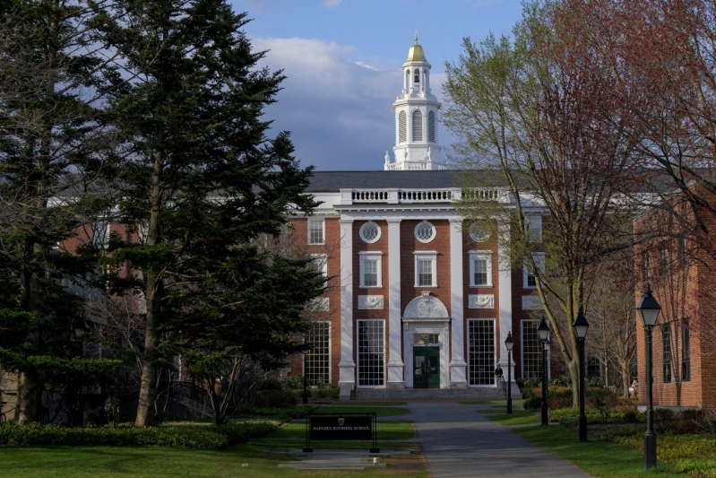 哈佛大学。路透社.jpg