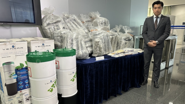 加拿大吸尘机藏大麻花抵港 加拿大吸尘机藏大麻花抵港