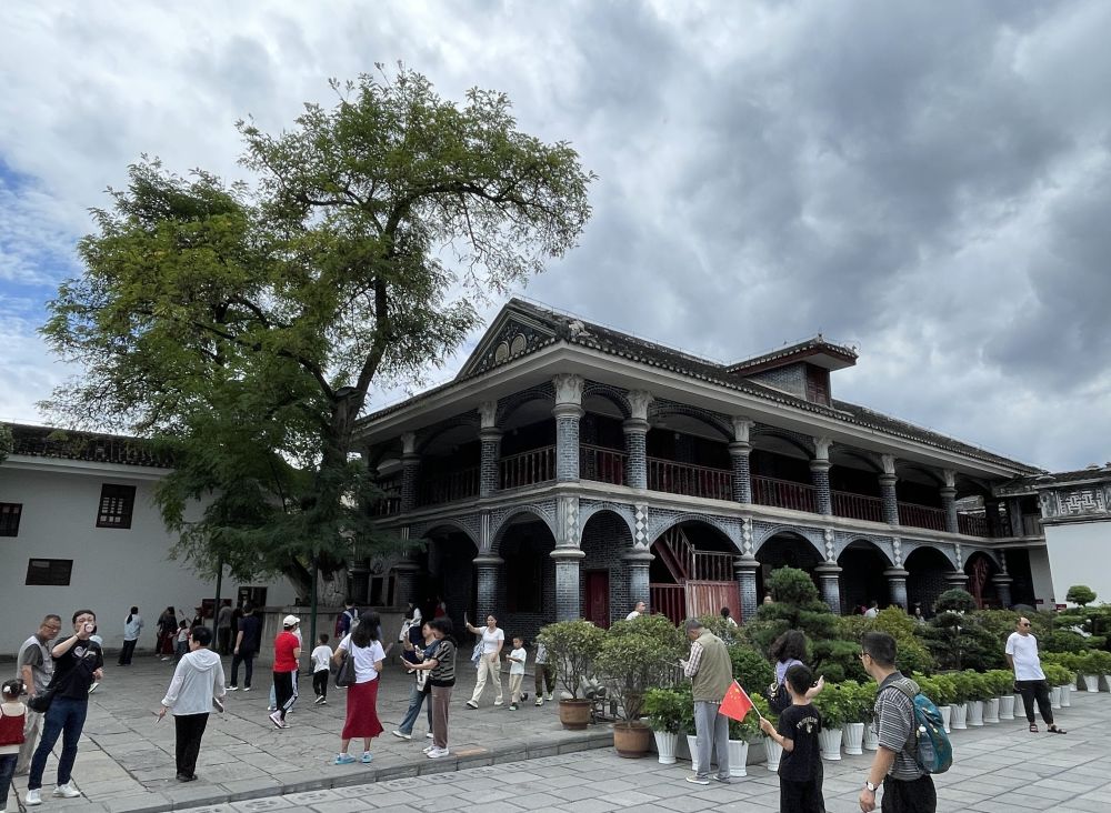 “转折之城”遵义掀起“双节”红色文旅热 “转折之城”遵义掀起“双节”红色文旅热