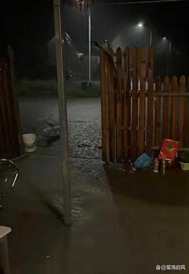 北京暴雨72小时：30人遇难、8万人紧急转移，这些瞬间让人泪目 灾难中的温情与坚韧