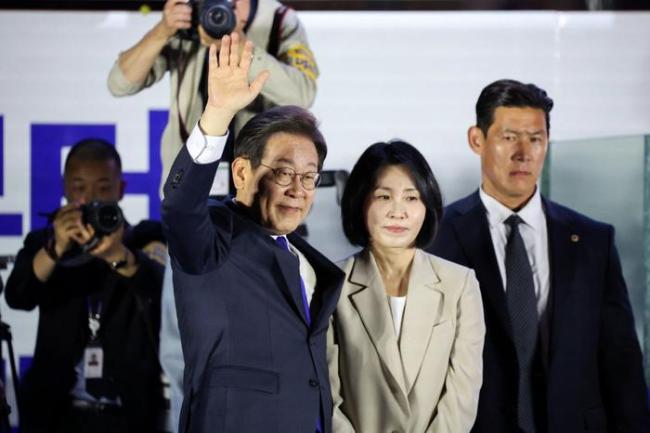 记者：李在明打响复仇第一枪