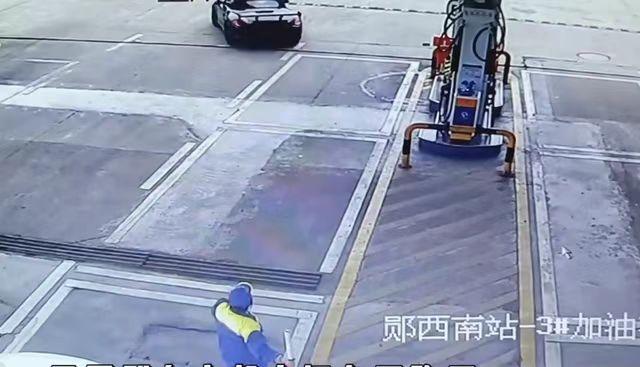 加油逃单的保时捷司机落网 警方三天两夜不懈追查