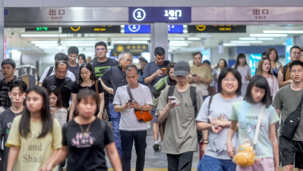 周日截至上午10时有15.1万人次出入境 周日截至上午10时有15.1万人次出入境