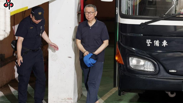 台北地方法院审理京华城案，15日开庭诘问证人，并传唤民众党前主席柯文哲（见图）出庭。