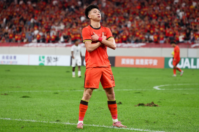 U22国足3分钟2球！王钰栋处子球，过人推射一气呵成，蒯纪闻妙传