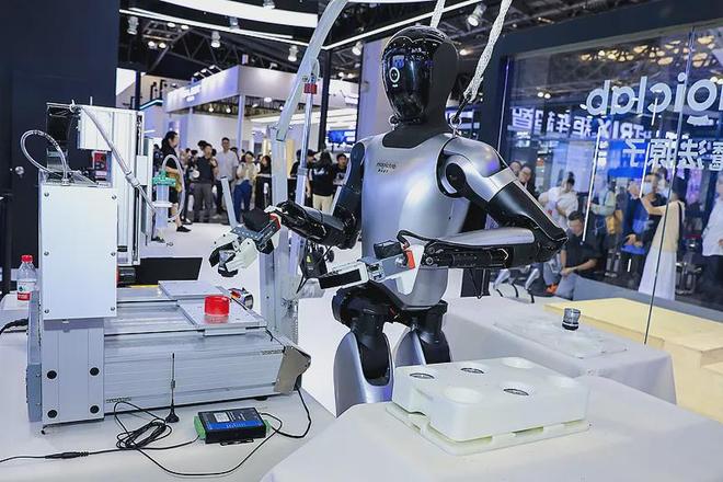 “无视政客叫喊，美国资金纷纷押注中国AI”