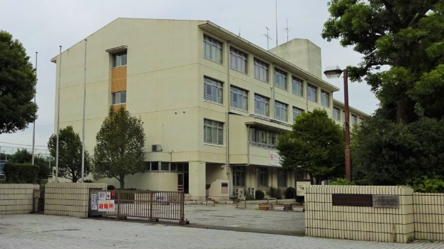神奈川县县立相模向阳馆高等学校。 维基