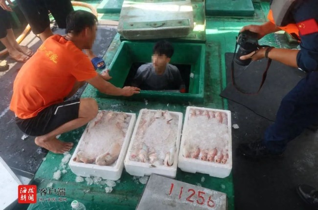 海南查扣涉嫌非法捕捞船舶