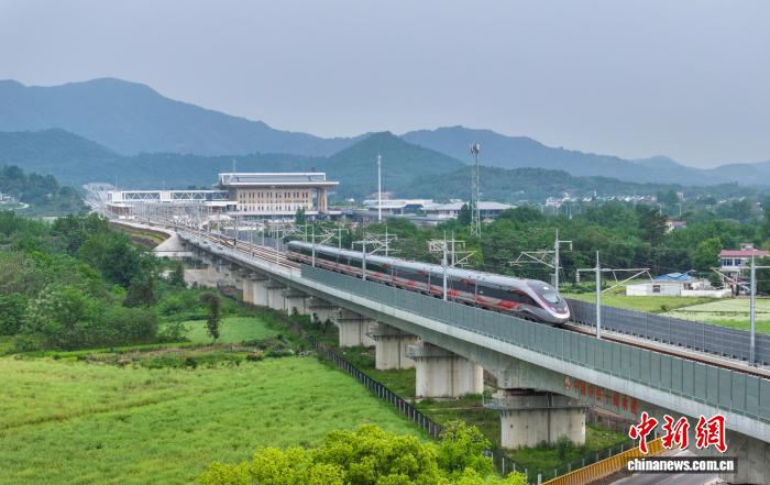 “度”量中国这五年：解码中国速度背后的经济脉动