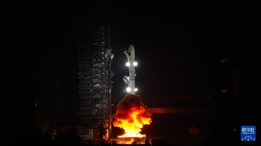  6月20日20时37分，我国在西昌卫星发射中心使用长征三号乙运载火箭，成功将中星9C卫星发射升空，卫星顺利进入预定轨道，发射任务获得圆满成功。新华社发（许立豪 摄）