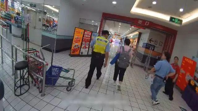 老人欲买20万购物卡被拦下