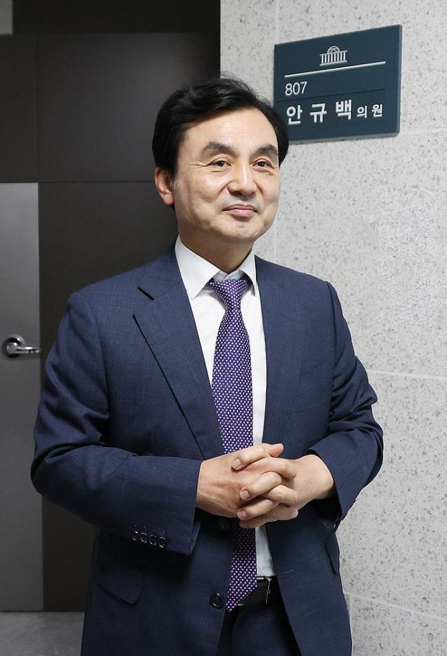 正式就职！韩国近64年来首位非军人出身防长上任，承诺重塑军队形象
