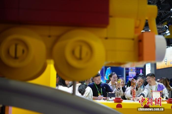 外媒聚焦进博会：中国坚定承诺引全球共鸣，贸易合作持续升温