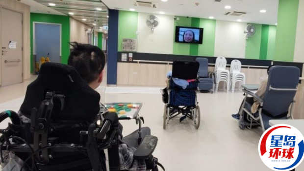 政府为发展商提供诱因,鼓励在新私人发展物业内兴建残疾人士院舍,惟计划推出近1年半,暂未收到任何申请。 政府为发展商提供诱因,鼓励在新私人发展物业内兴建残疾人士院舍,惟计划推出近1年半,暂未收到任何申请。