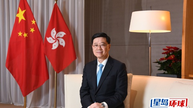 星岛“市民对特区政府满意度”问卷调查显示，多达69％受访者表示满意特首李家超表现。