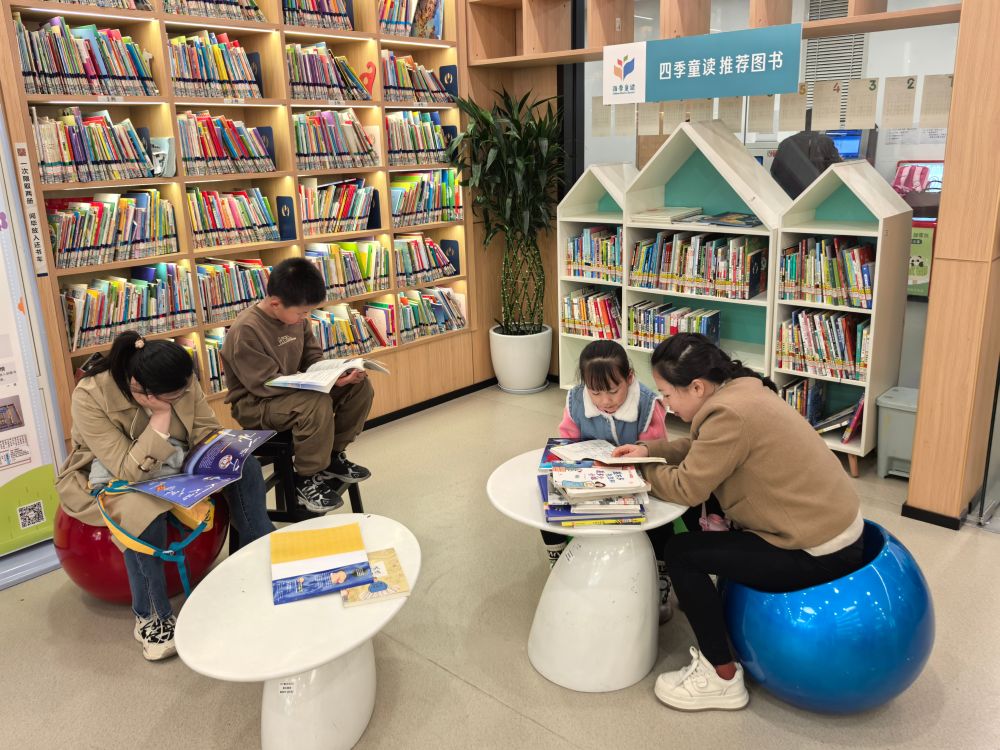 新华视点｜“刷屏”时代，如何引导孩子们“深读”？