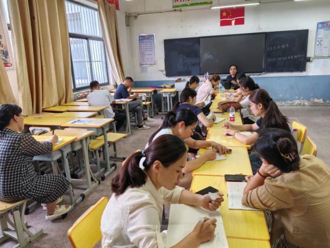 山东临沂多名初中教师被通知教高中,小学老师去教高中了