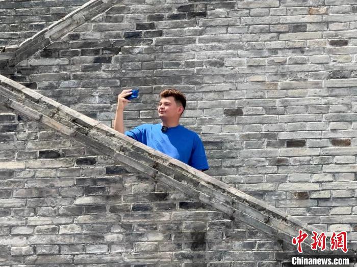 “00后”欧洲背包客冀做当代徐霞客:因“China Travel”爱上中国