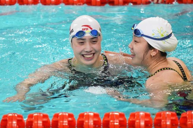 张雨霏获得十五运会女子50米蝶泳金牌