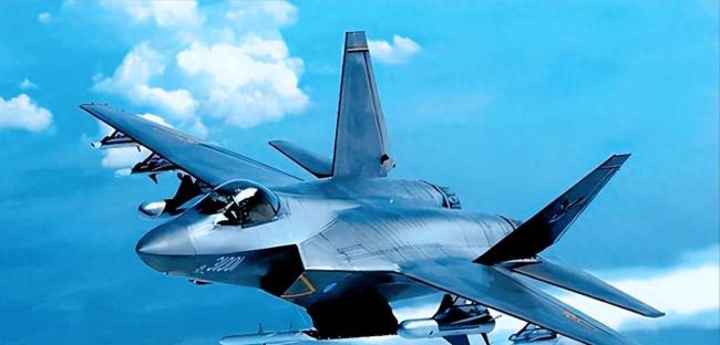 苏-35释放干扰弹 做“眼镜蛇”动作