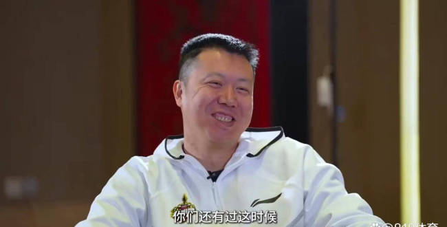 笑喷!姚明:16岁第1次在通道偶遇王治郅 擦肩而过的趣事