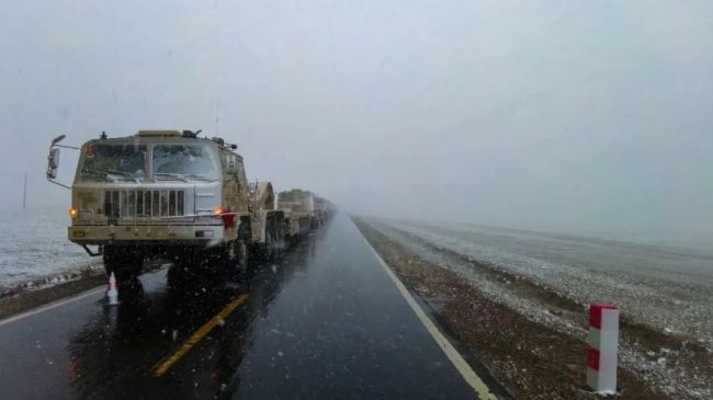 走进练兵场 | 重装运输车,驰骋风雪“天路”!