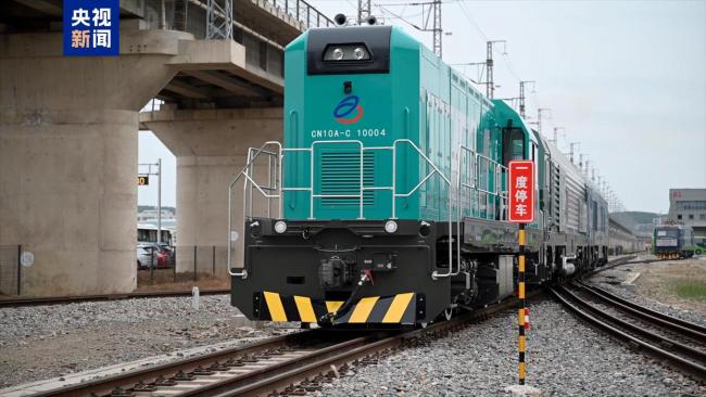 我国首批1000kW电池动力机车在大连下线