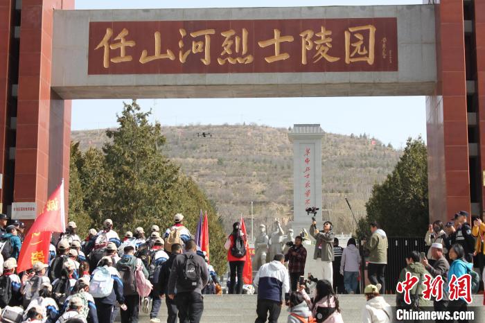宁夏固原:3200余人重走“英雄路”开展“行走的思政课”教育 宁夏固原:3200余人重走“英雄路”开展“行走的思政课”教育