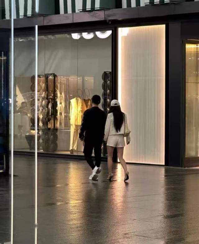 汪峰陪女友森林北新疆过七夕
