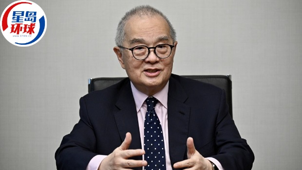 行政长官委任香港海运港口发展局的主席及成员，主席将由行政会议成员郑慕智出任。