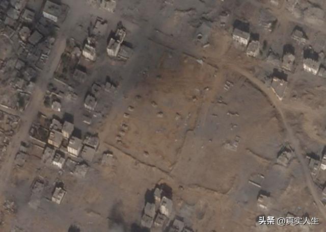 卫星图像显示以坦克集结加沙城周围