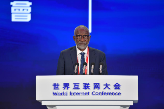 尼·奎诺：携手打造一个包容、有韧性的数字智能世界