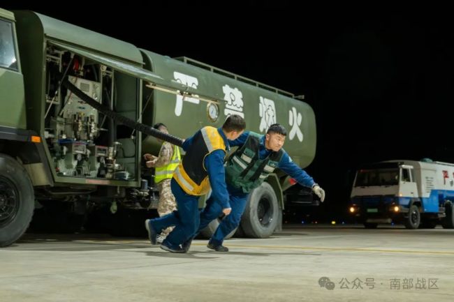 昼夜不停!南部战区多轮实弹射击训练接续进行