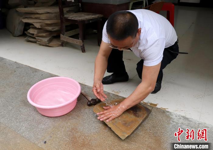 一方精砚岁余工 探寻江西修水贡砚制作技艺 一方精砚岁余工探寻江西修水贡砚制作技艺