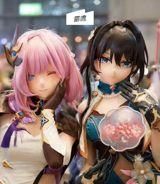 卖价过万的大头娃娃，成了痛系年轻人的新型奢侈品