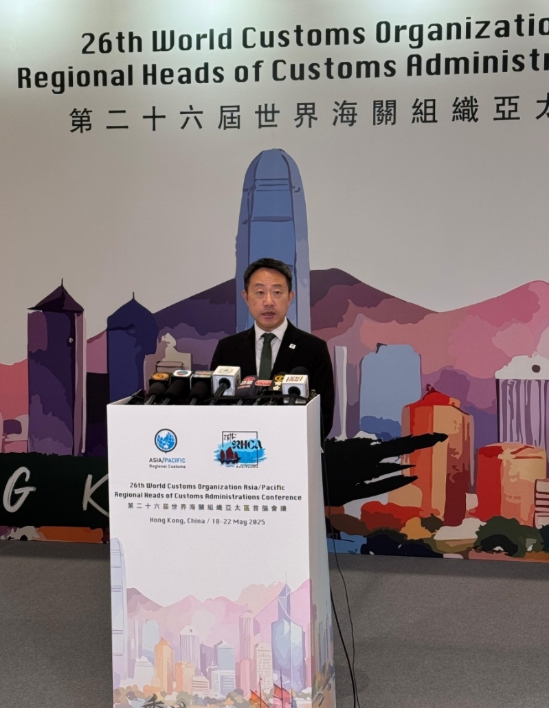 海关关长陈子达见传媒。 海关关长陈子达见传媒。