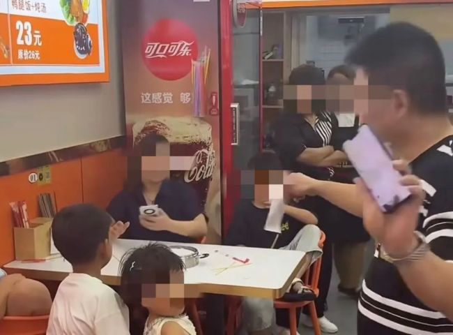“3女带4孩续面”当事人将起诉老板