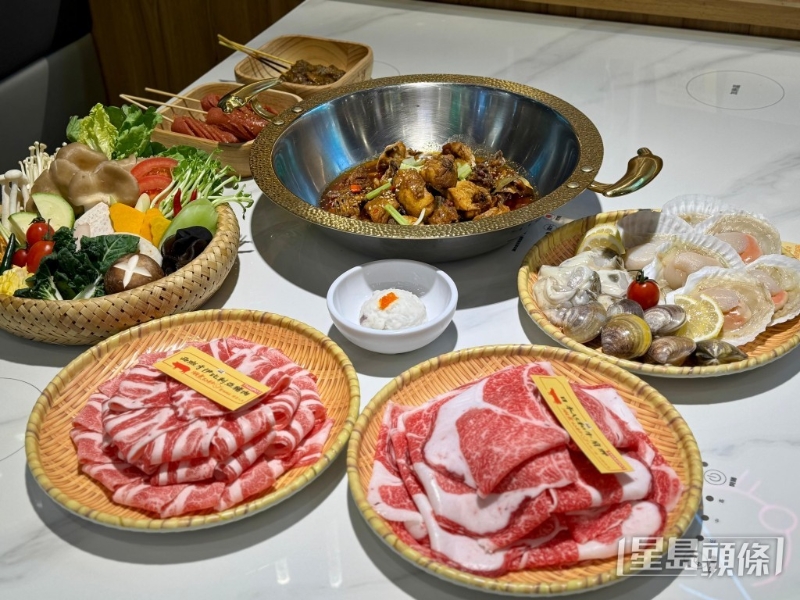 餐厅特别推出“名菜+火锅”的创新模式，可先品尝一款精致名菜再享用火锅
