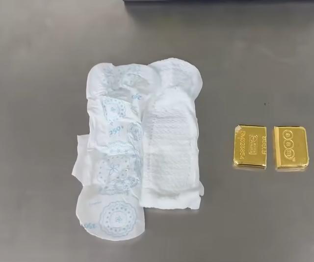 女子卫生巾内藏674克足金被海关查获