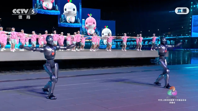 机器人在全运会闭幕式做广播体操