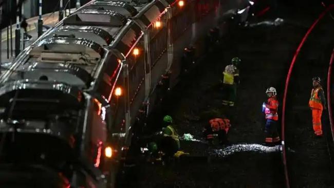 斯塔默回应英国火车多人被刺