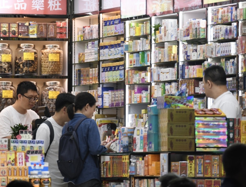 药房是内地游客来香港热门购物地。资料图片