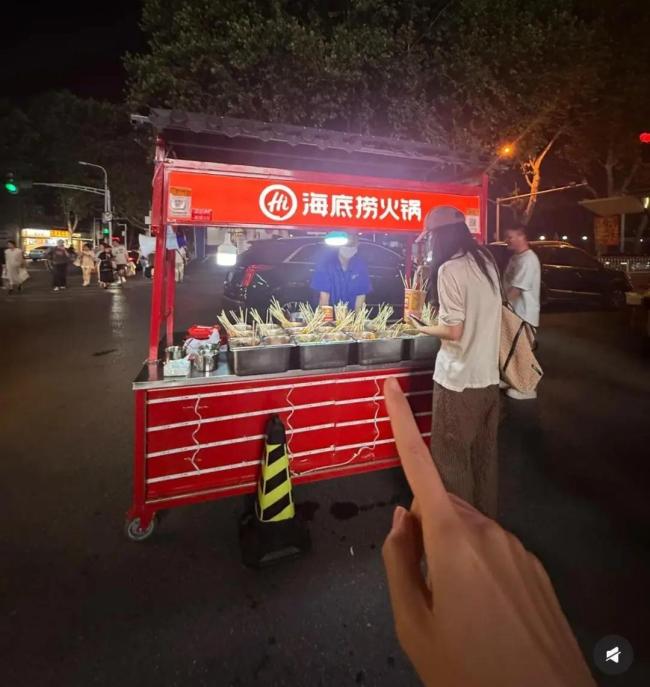 海底捞回应“摆路边摊”