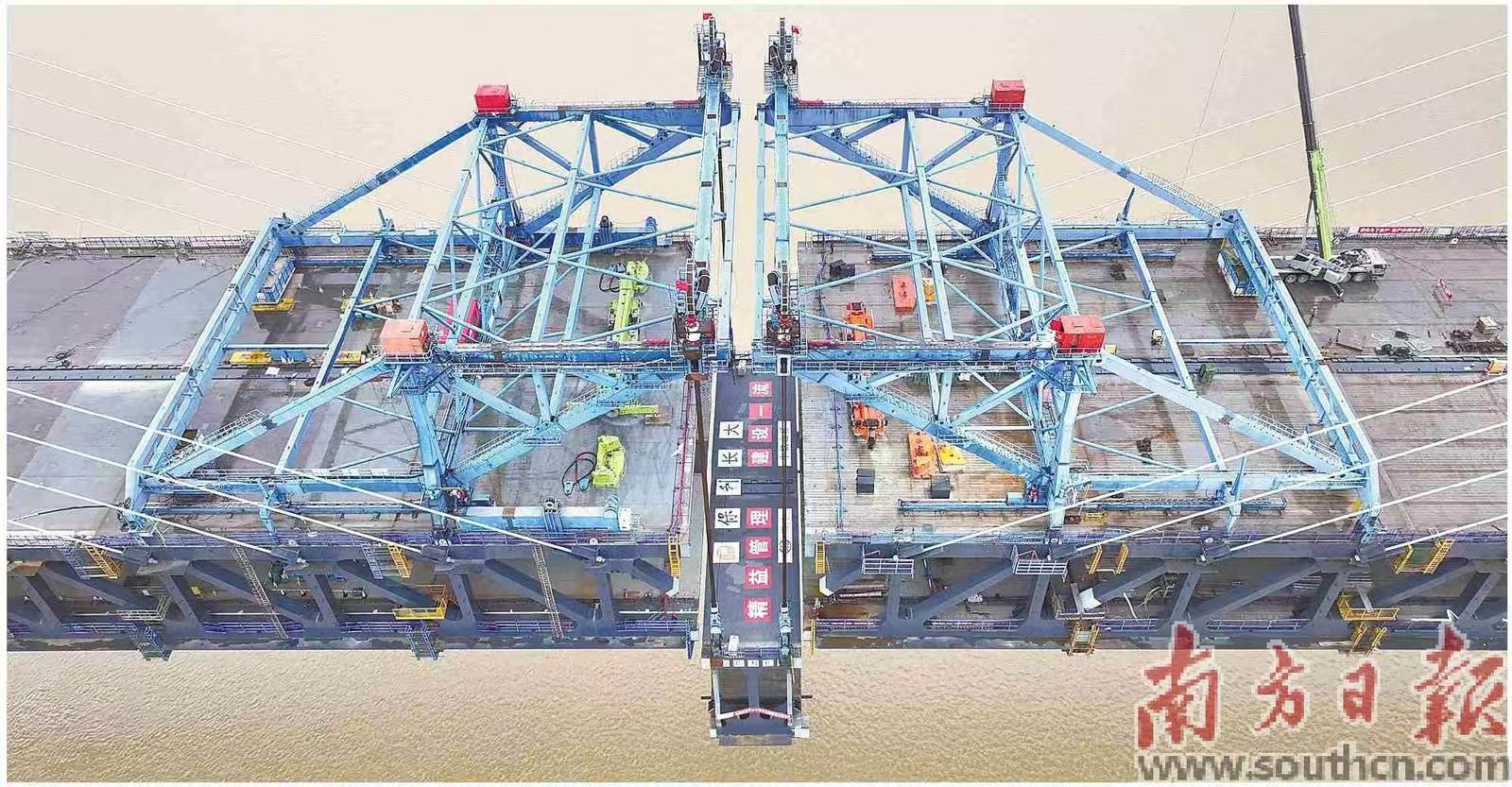 香山大桥建设现场。南方日报记者 石磊 通讯员 黄俊炜 陈荣沐 摄