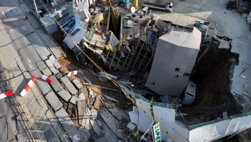 南韩新安山线隧道地盘坍塌位置地面情况。 法新社 南韩新安山线隧道地盘坍塌位置地面情况。 法新社