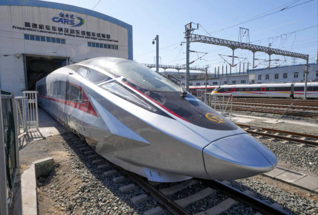 2025年2月25日在铁科院国家铁道试验中心拍摄的接受试验验证的CR450动车组样车。新华社记者 邢广利 摄
