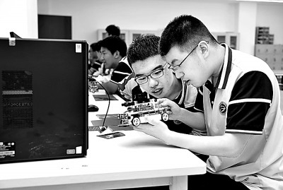 从“专业”到“项目”:高校人才培养方式新探索 从“专业”到“项目”:高校人才培养方式新探索